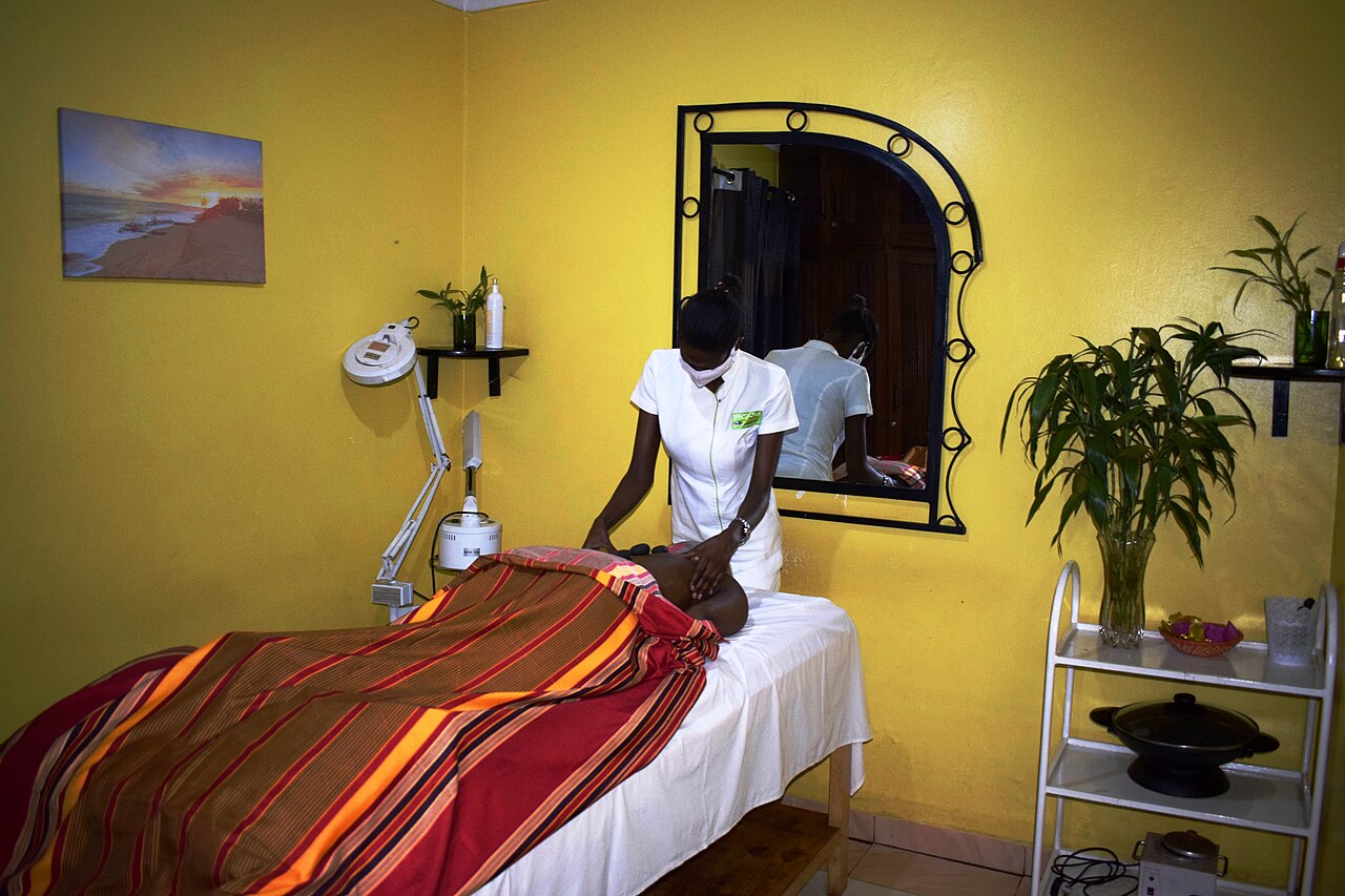 Atendimento de massagem em ambiente de spa